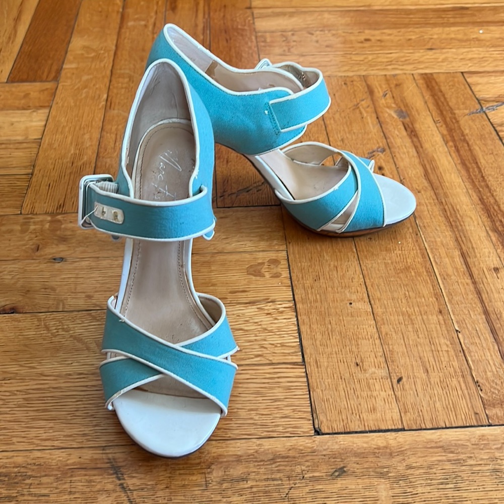 Marc Fisher teal sandal pumps barely worn